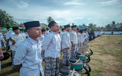 Apel Hari Santri 2025 di Dukuhseti: Sinergi MWCNU dan KKMI Kobarkan Semangat Nasionalisme Santri
