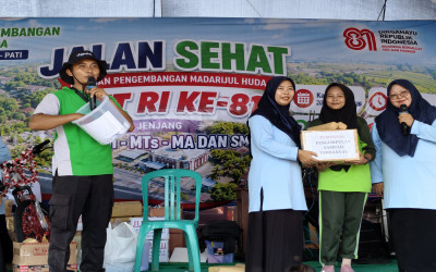 Semarak HUT RI ke-81, MTs Kembang bersama Yayasan Pengembangan Madarijul Huda Gelar Jalan Sehat, Doorprize, dan Kreasi Siswa