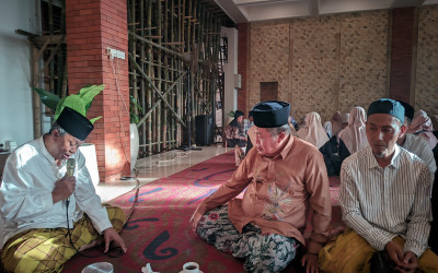 Dewan Guru dan Staf YPM Kembang Bersilaturahim ke Dalem KH. Nur Mahin Chudlori Tegalrejo