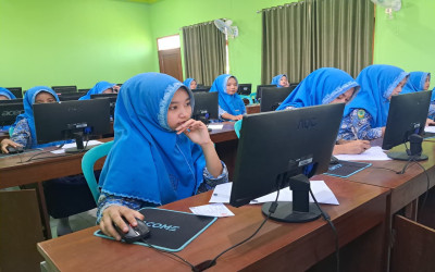 Pelaksanaan TKA 2026 dengan pengawasan Penyelia Pengawas di MTs Madarijul Huda Berjalan Tertib