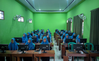 PENTINGNYA KEGIATAN EKSTRAKURIKULER DESAIN GRAFIS DI MADRASAH