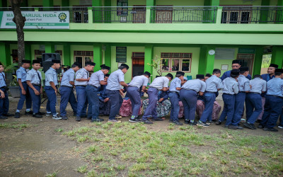 Kebersamaan dalam Silaturahim, MTs Madarijul Huda Gelar Kegiatan Silaturrahim Hari Raya