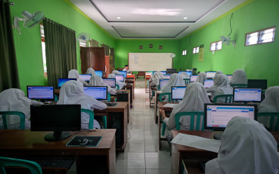 Pelaksanaan Ujian Madrasah di MTs Madarijul Huda Kembang Berjalan Lancar dengan Dua Mode Ujian