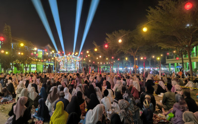 YPM Kembang Bersholawat dan Pengajian Akbar Meriahkan Haul ke-52 KH. Hasbullah, Tanamkan Cinta Rasul kepada Generasi Muda