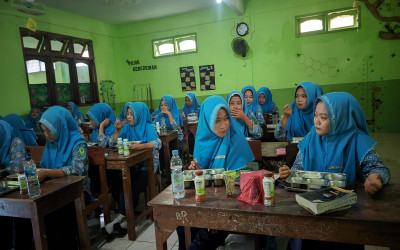Respon Siswa-Siswi MTs Madarijul Huda Kembang terhadap Program MBG Makan Bergizi Gratis